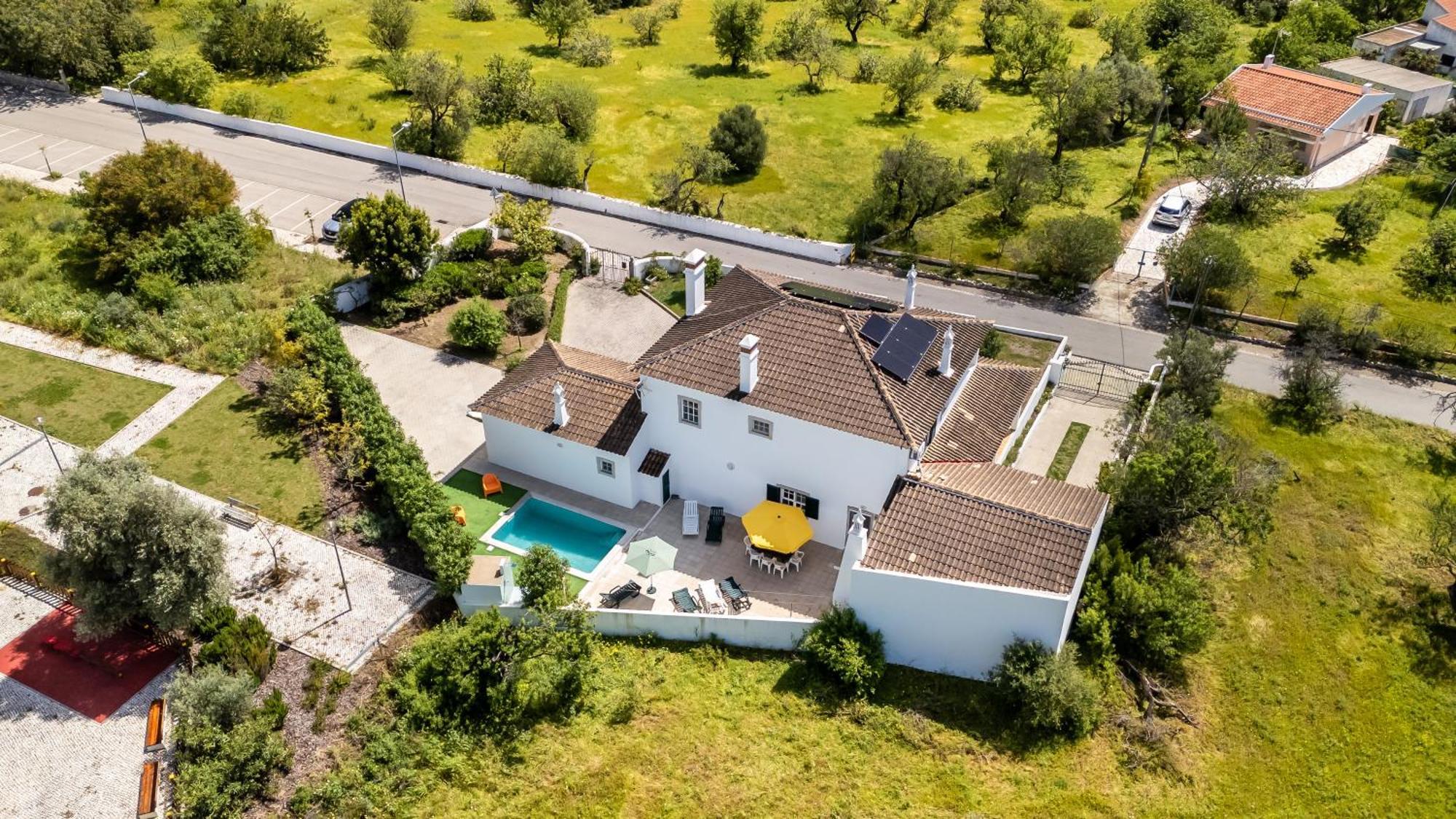 Sunny & Calm 4 Bdr House W/ Pool By Lovelystay Santo Estevao  المظهر الخارجي الصورة